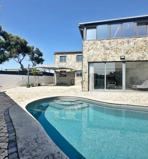Moradia T3 em Alcabideche com Piscina e Vista para a Serra