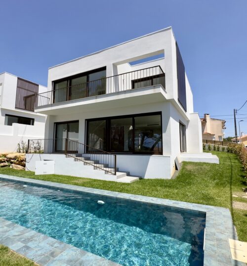 Moradia T3 de Luxo com Jardim e Piscina em Murches