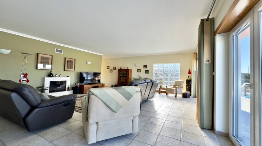 Moradia T4 em Foz do Arelho com jardim e piscina