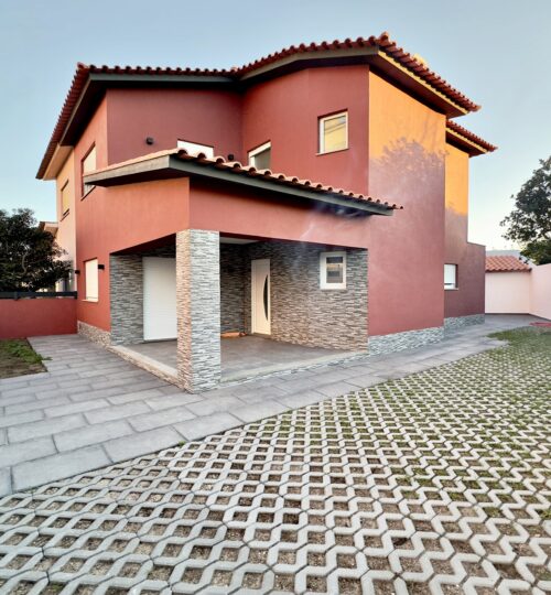 Moradia T3 Totalmente Renovada em Alcabideche