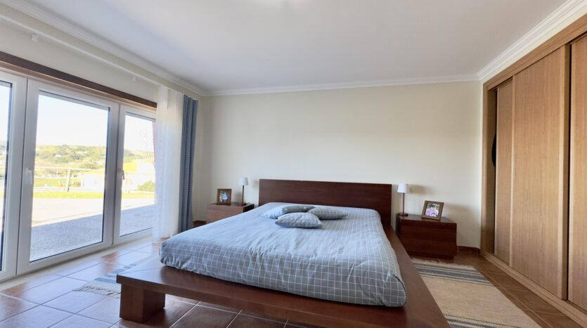 Moradia T4 em Foz do Arelho com jardim e piscina