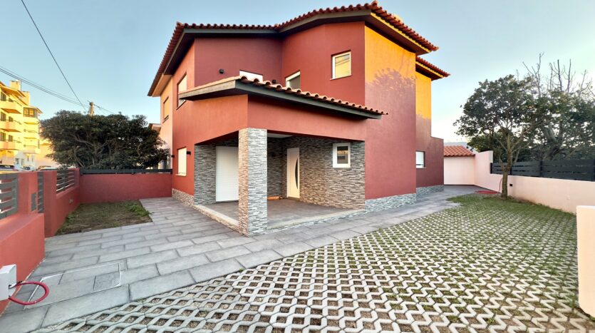 Moradia T3 Totalmente Renovada em Alcabideche