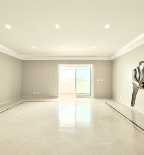 Apartamento T3 em Cascais com Vista Mar e Garagem Box