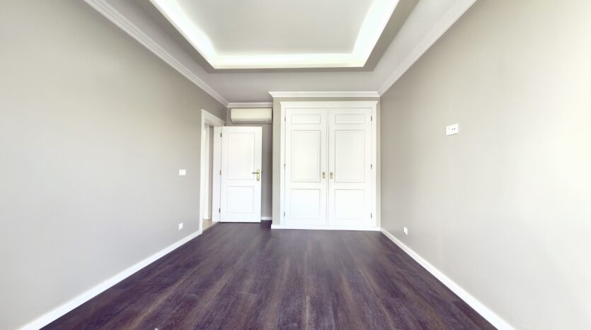 Apartamento T3 em Cascais com Vista Mar e Garagem Box