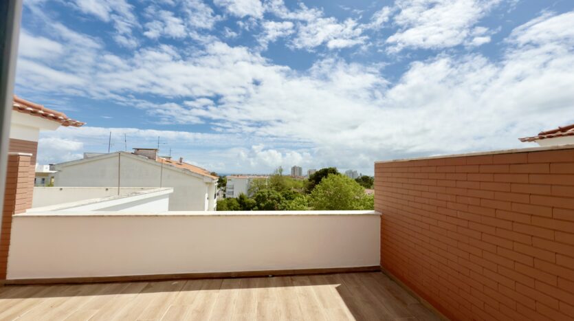 Apartamento T3 em Cascais com Vista Mar e Garagem Box