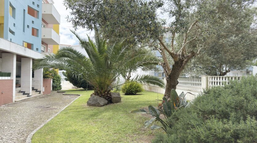 Apartamento T3 em Cascais com Vista Mar e Garagem Box