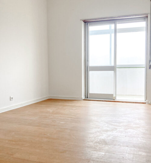 Apartamento T2 Remodelado em Leiria com Arrecadação